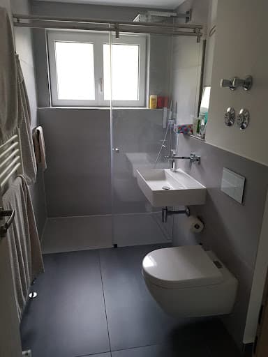 A. DLSe Bäder & Schöner Wohnen GmbH Badsanierung & Badrenovierung München — Kundenfoto