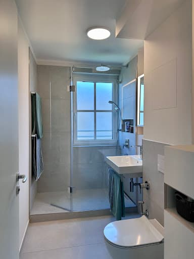 A. DLSe Bäder & Schöner Wohnen GmbH Badsanierung & Badrenovierung München — Kundenfoto