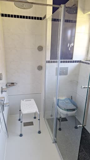 Commodus GmbH Barrierefreie Bäder Badsanierung — Kundenfoto